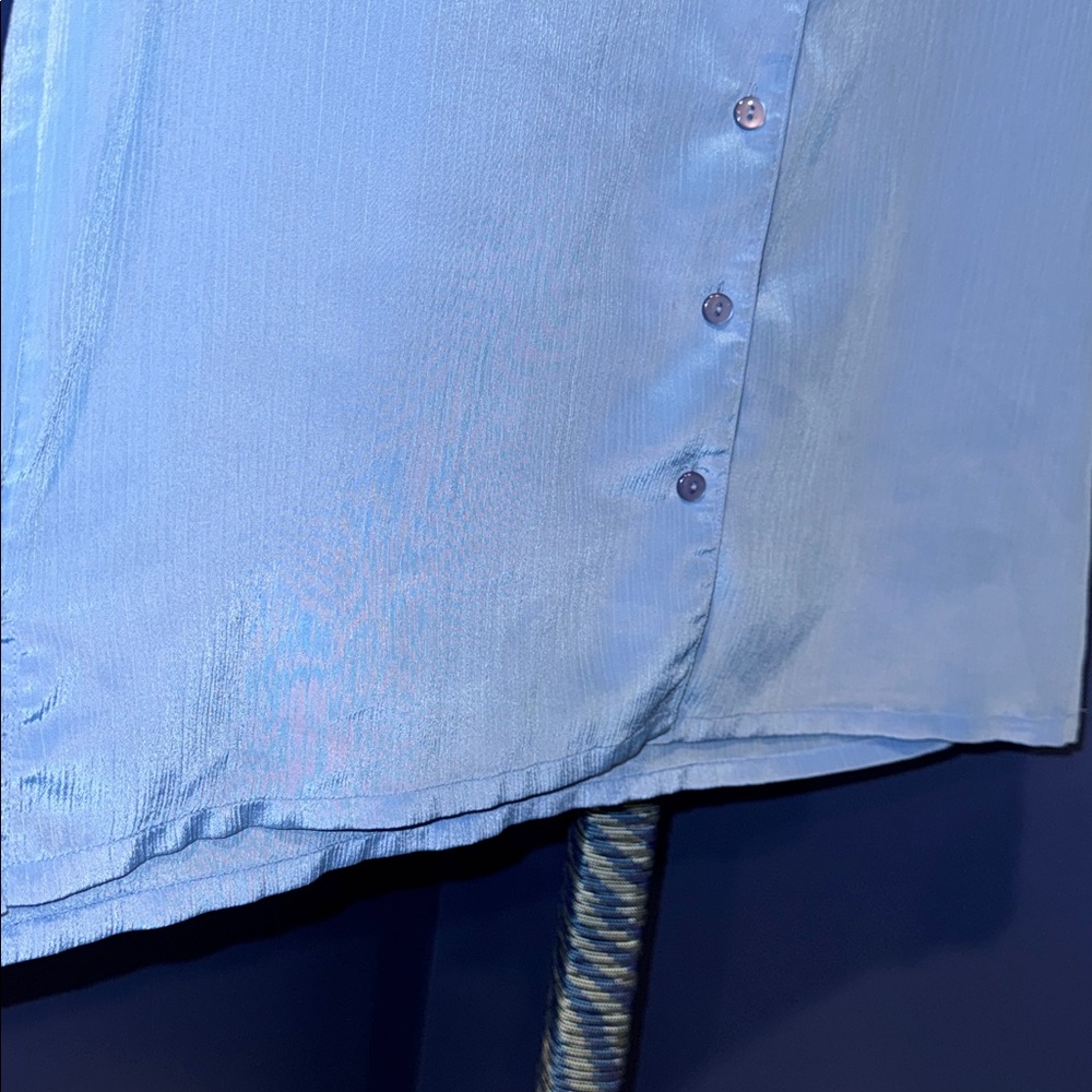 DonnKenny- Sky Blue Button-Up Blouse Size Large - Picture 13 of 14